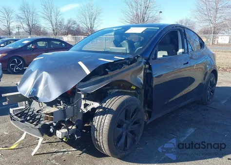 2024 Tesla Model Y Long Range Dual Motor All-Wheel Drive/Rwd from USA, damaged, VIN 7SAYGDED0RF112395